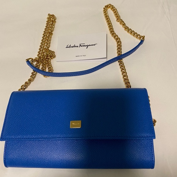 ♦️SOLD♦️Ferragamo wallet on chain authentic 100% - Picture 1 of 8